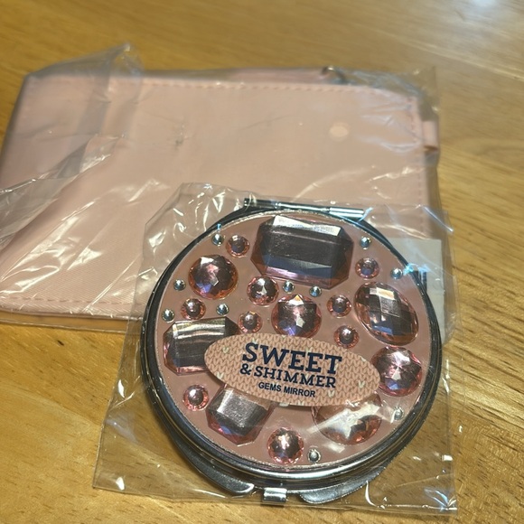 Pink Lily On My Way Out Mini Keychain Wallet - Picture 5 of 5